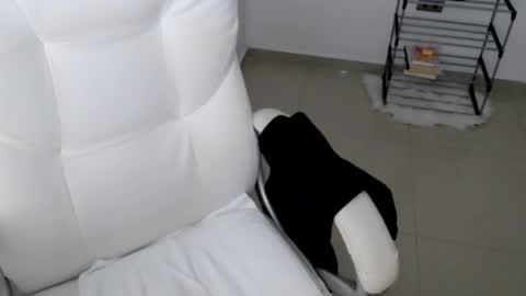 valery dollx online show from February 26, 2025, 9:58 pm