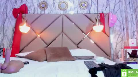 ANIEE online show from December 4, 2025, 1:42 pm