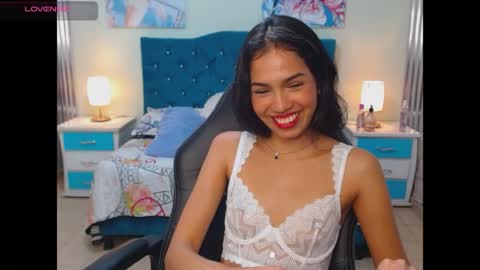 princess_skinny18 online show from April 1, 2026, 9:34 pm