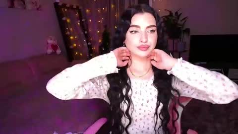 princessamira1 online show from December 16, 2025, 4:56 pm