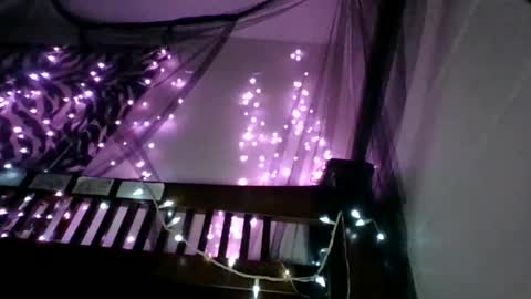 Holly love online show from October 30, 2025, 5:20 am