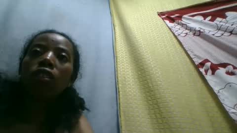 prisca880319 online show from April 15, 2026, 6:48 pm