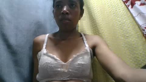 prisca880319 online show from April 16, 2026, 7:36 pm