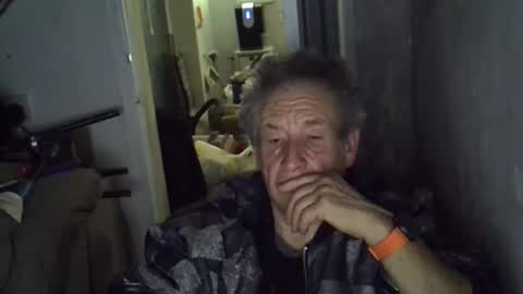 projectorepson online show from December 3, 2025, 6:39 pm