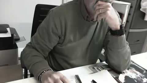 mature hairy guy online show from February 15, 2025, 5:28 pm