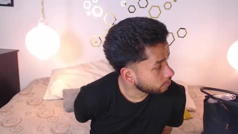 Adris  Juan online show from October 21, 2025, 2:12 am