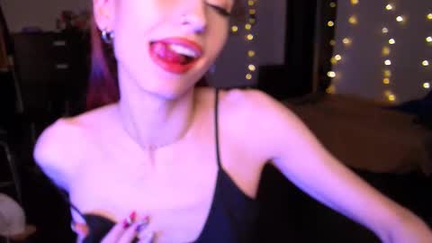 EsteticHouse online show from March 5, 2025, 4:13 pm