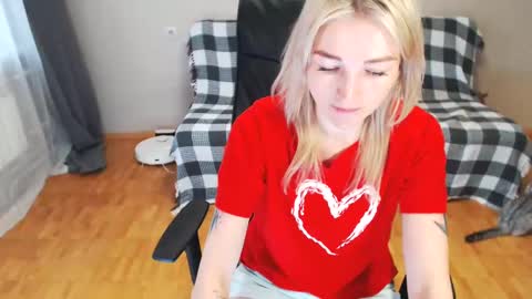 Snapshot of puma_ma chatting on February 14, 2025, 4:58 am Polly online show from February 14, 2025, 4:58 am