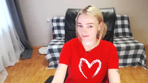 Snapshot of puma_ma chatting on February 16, 2025, 5:15 am Polly online show from February 16, 2025, 5:15 am