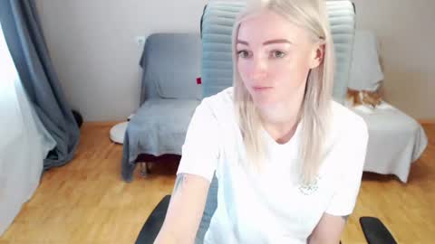 Polly online show from April 19, 2026, 6:35 am