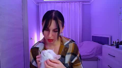 Julia online show from January 7, 2026, 4:31 pm