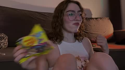 Marie online show from December 22, 2024, 10:25 pm