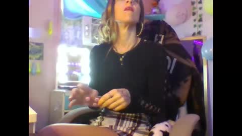 Snapshot of purple2staythnxxx chatting on September 29, 2025, 9:19 pm Purple2StayThnxxx online show from September 29, 2025, 9:19 pm