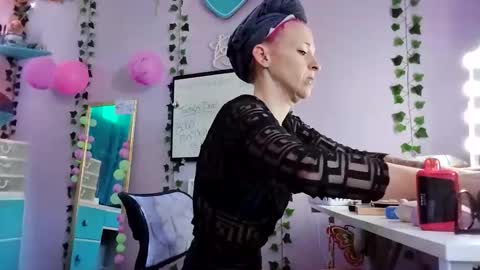 Snapshot of purple2staythnxxx chatting on October 29, 2025, 3:25 pm Purple2StayThnxxx online show from October 29, 2025, 3:25 pm