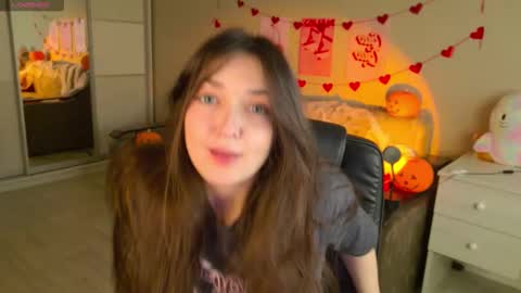 Snapshot of purple_averge chatting on November 4, 2025, 5:17 am Bella online show from November 4, 2025, 5:17 am