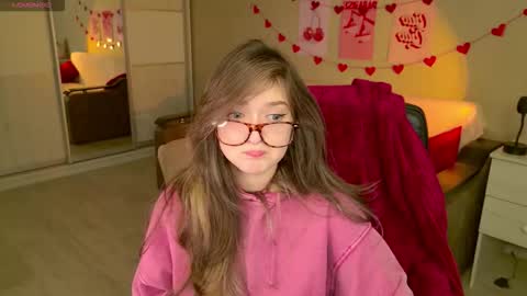 Snapshot of purple_averge chatting on December 2, 2025, 5:35 am Bella online show from December 2, 2025, 5:35 am