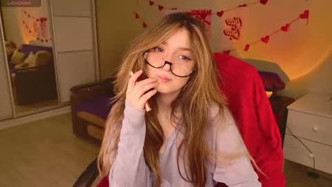 Snapshot of purple_averge chatting on February 1, 2026, 5:39 am Bella online show from February 1, 2026, 5:39 am