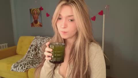 Snapshot of purple_averge chatting on February 17, 2026, 5:37 am Bella online show from February 17, 2026, 5:37 am