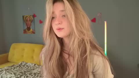 Snapshot of purple_averge chatting on February 19, 2026, 5:36 am Bella online show from February 19, 2026, 5:36 am