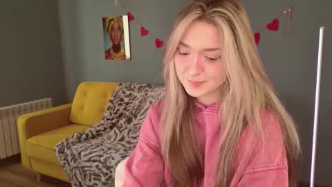 Snapshot of purple_averge chatting on February 21, 2026, 5:41 am Bella online show from February 21, 2026, 5:41 am