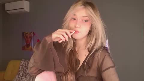 Snapshot of purple_averge chatting on March 3, 2026, 5:35 am Bella online show from March 3, 2026, 5:35 am