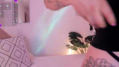 Chloe online show from March 1, 2025, 11:39 am