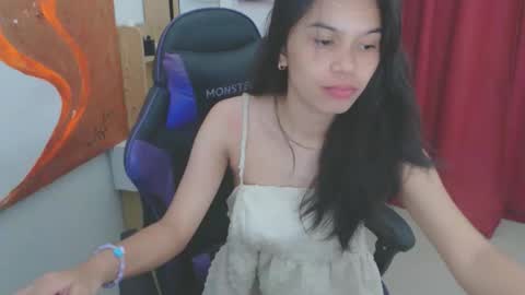 Snapshot of pussiswet_xx chatting on March 27, 2026, 11:43 am jessy online show from March 27, 2026, 11:43 am