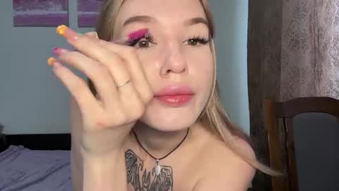 Lina online show from September 15, 2025, 6:02 am