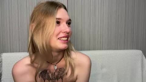 Lina online show from November 21, 2025, 10:14 am