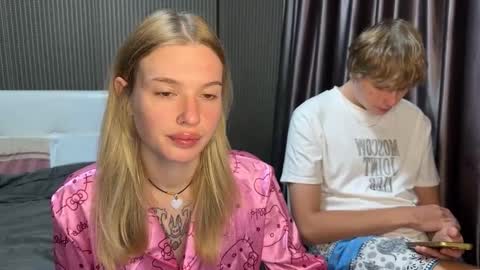 Lina online show from January 6, 2026, 6:33 pm