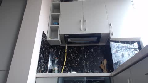 Snapshot of qeeensgambit chatting on January 13, 2025, 9:19 am Milana online show from January 13, 2025, 9:19 am