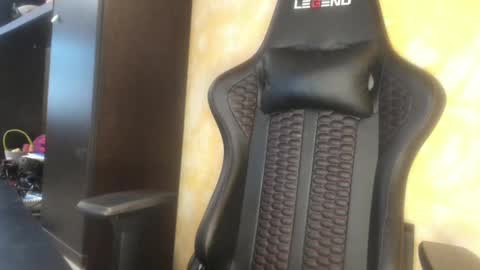 Snapshot of qtxwrm31 chatting on January 5, 2025, 10:40 pm L online show from January 5, 2025, 10:40 pm