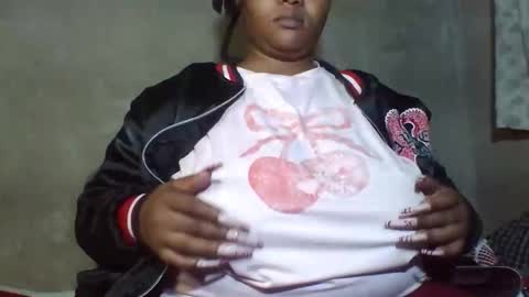 queen2302 online show from May 7, 2026, 9:47 am