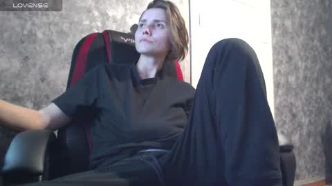 Lola online show from November 11, 2025, 7:41 am