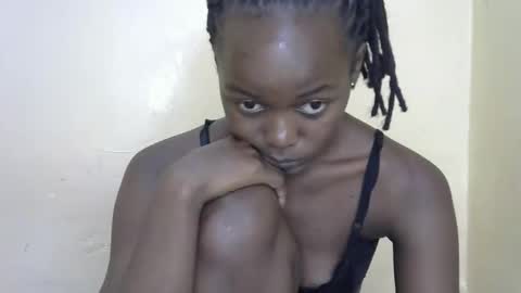 queen_banice online show from November 16, 2025, 9:37 am