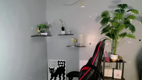 queen_danaya online show from June 9, 2026, 11:27 pm