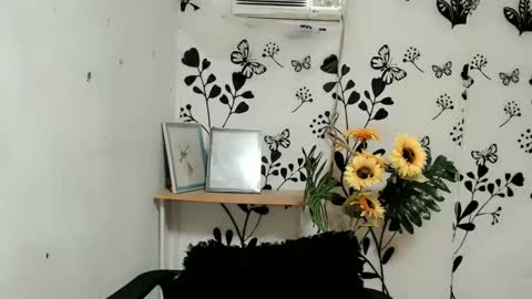 Snapshot of queen_elicktra chatting on January 29, 2025, 4:41 pm JOY online show from January 29, 2025, 4:41 pm