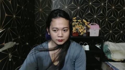 queen_ennah online show from December 22, 2024, 4:06 am