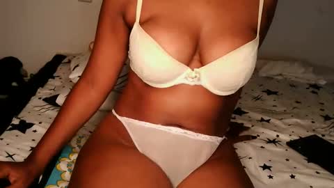 queen_joy123 online show from November 16, 2025, 9:42 pm