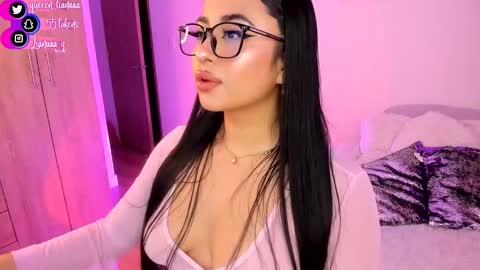 Snapshot of queen_liana chatting on December 14, 2024, 4:56 am Liana  online show from December 14, 2024, 4:56 am