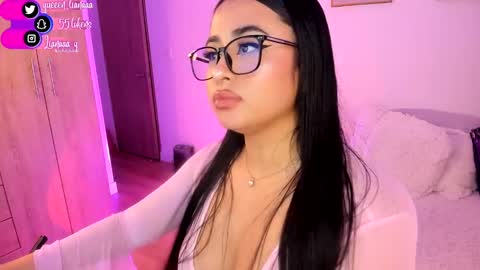 Snapshot of queen_liana chatting on December 14, 2024, 8:23 am Liana  online show from December 14, 2024, 8:23 am