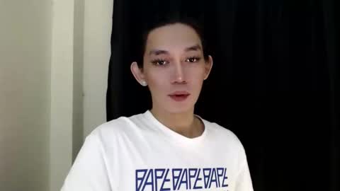 Queen Lucifer online show from December 15, 2025, 4:33 pm