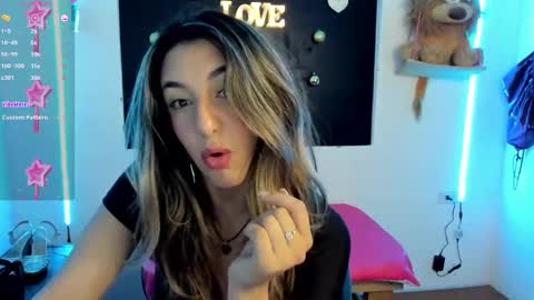 Snapshot of queen_natttyy chatting on December 4, 2024, 4:43 am queen_natttyy online show from December 4, 2024, 4:43 am