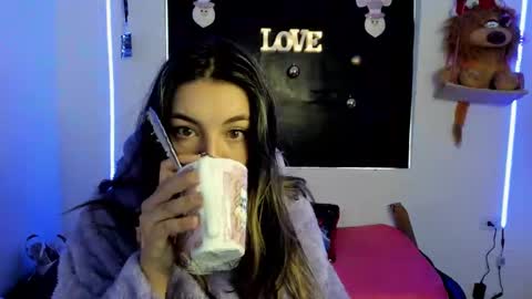 Snapshot of queen_natttyy chatting on December 7, 2024, 12:24 pm queen_natttyy online show from December 7, 2024, 12:24 pm