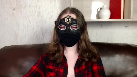 Snapshot of queen_nora chatting on May 7, 2026, 10:26 pm Nora online show from May 7, 2026, 10:26 pm