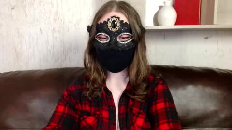 Snapshot of queen_nora chatting on May 9, 2026, 10:15 pm Nora online show from May 9, 2026, 10:15 pm