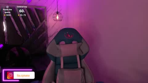   online show from October 4, 2025, 11:19 am