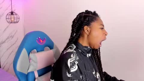   online show from November 11, 2025, 11:21 am