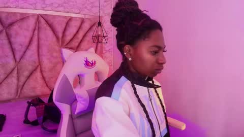   online show from November 21, 2025, 12:04 pm