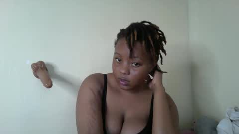 queen online show from November 10, 2025, 2:38 pm